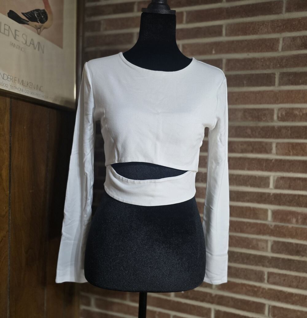 Vestique White Cut-Out Cropped Long Sleeve